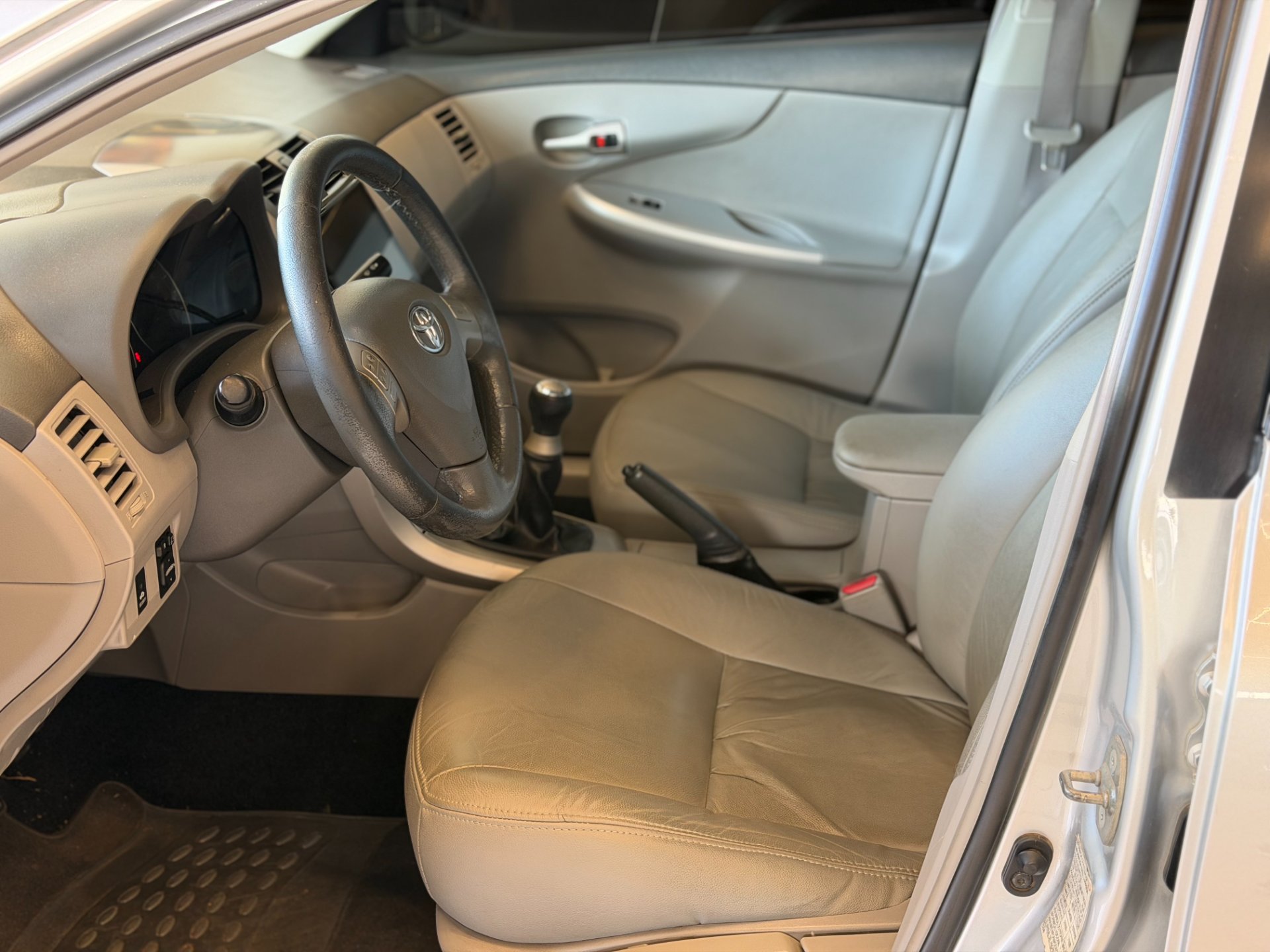 TOYOTA COROLLA XEI #7